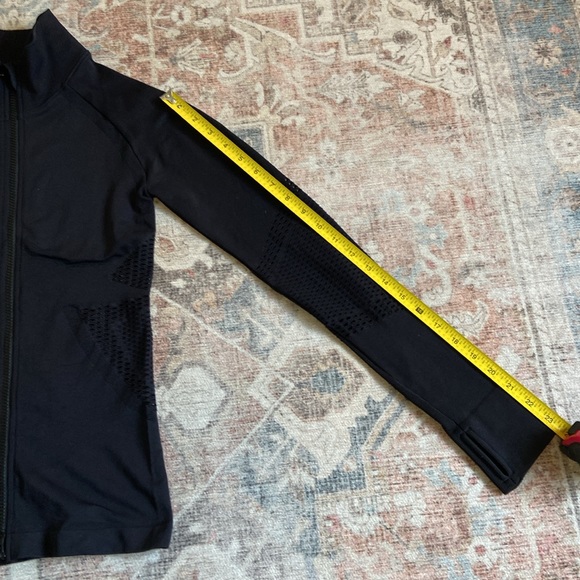 Fabletics Black Mesh Design Fitted Jacket w/ thumb holes (XS) - Picture 10 of 10